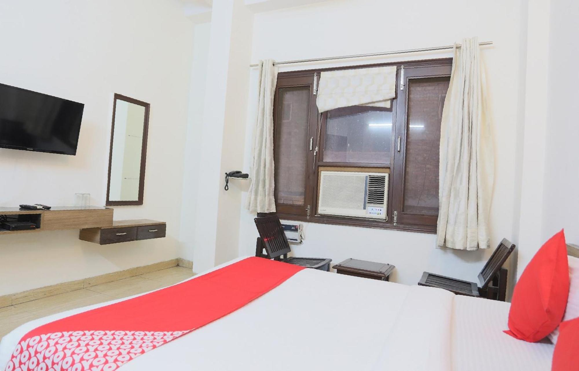 OYO 65630 Hotel New Raj Kamal Aurangabad  Buitenkant foto